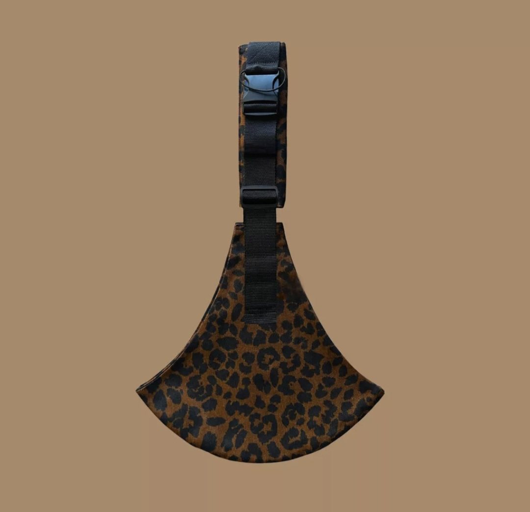 Párduc csípőhordozó – Poppy Cute Design